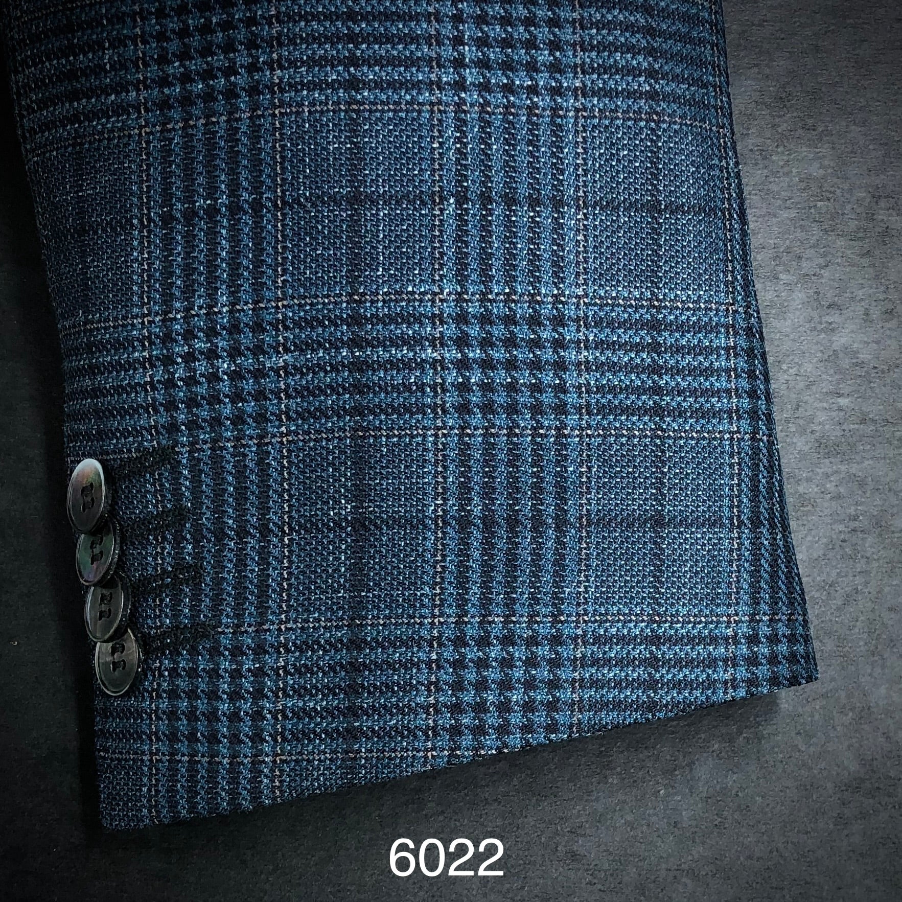 Green | Contemporary | Linen/ Silk/ Wool | 6022